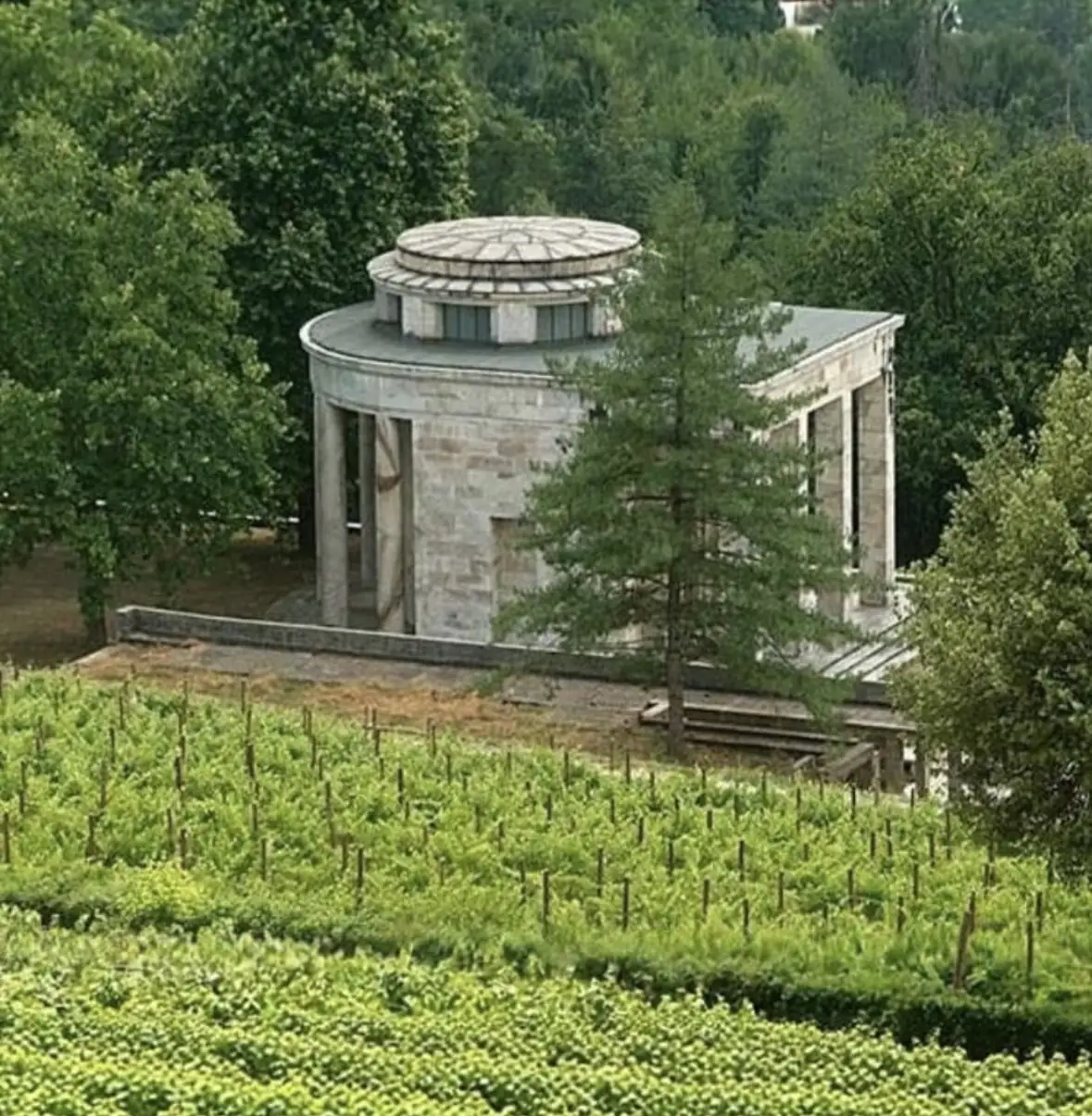 Il Tempio di Herta tra le vigne di Villa Ottolenghi Wedekind, Acqui Terme